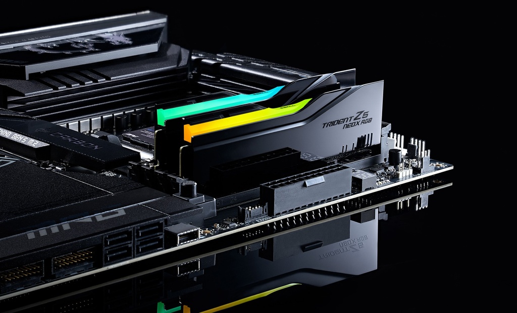 MEGS-F5-6000-2636-TZ5NXRK G.SKILL F5-6000A2636H16GX2-TZ5NXRK 32GB (2 x 16GB)/ DDR5 6000 MT/s/ Timings 26-36-36-32/ Voltage 1.45V/ TZ5 Neo X RGB AMD EXPO ™ Ultra Low Latency